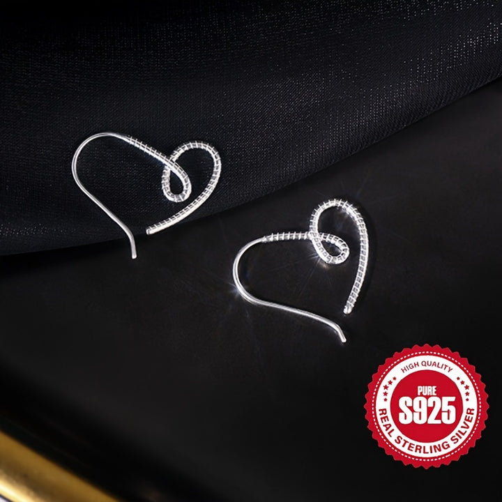 A Pair Of S925 Sterling Silver Twist Love Heart Line Circle Earrings, A Gift For Ladies To Wear Daily On Valentine's Day And Mother's Day.
