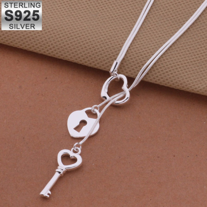 Elegant Heart-Shaped 925 Sterling Silver Pendant Necklace - Pendant Necklaces with Sexy Style, No Mosaic, Durable 925 Silver Plating, Ideal Gift for Loved Ones, Perfect for All Seasons and Holiday Celebrations