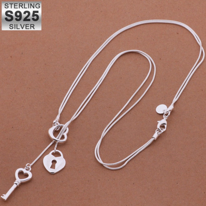 Elegant Heart-Shaped 925 Sterling Silver Pendant Necklace - Pendant Necklaces with Sexy Style, No Mosaic, Durable 925 Silver Plating, Ideal Gift for Loved Ones, Perfect for All Seasons and Holiday Celebrations