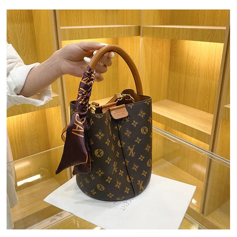 Luxury women‘s bag high-end fashional water bucket bag crossbody bag Unique design handheld bag