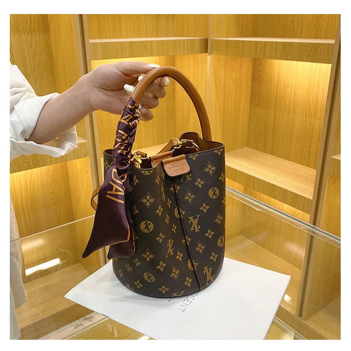 Luxury women‘s bag high-end fashional water bucket bag crossbody bag Unique design handheld bag